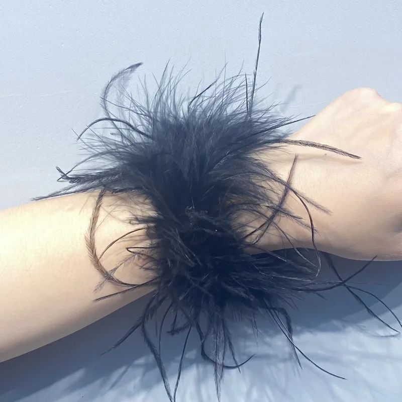 Real Ostrich feather cuff plumes bracelet for women white Cuffs pens Shirt with feathers girls fur cuffs ornament boa plume 241209