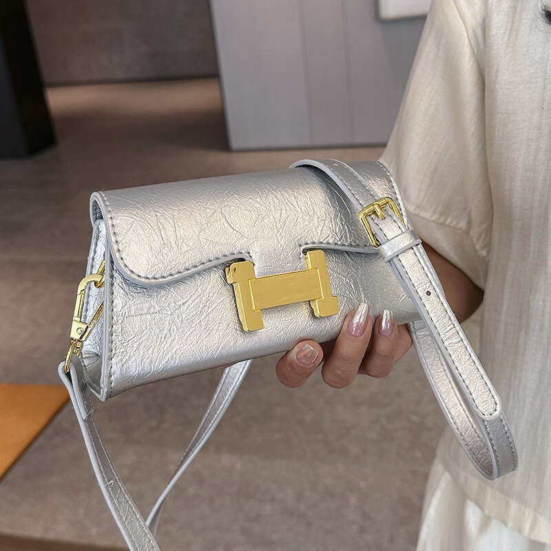 French style niche light luxury armpit for women 2024 new fashion trend handbag, summer versatile baguette bag