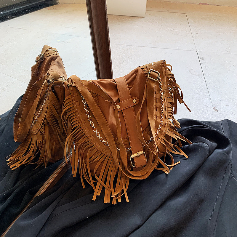 2025 new Tassel brown Western cowboy niche ethnic controversy, West Asia crossbody bag, women's trendy travel bag