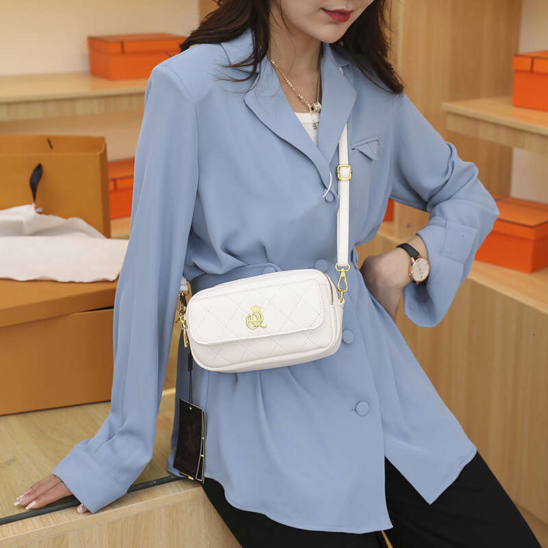 Fashionable fragrant style shoulder cross women's new temperament diamond grid camera simple casual small square bag