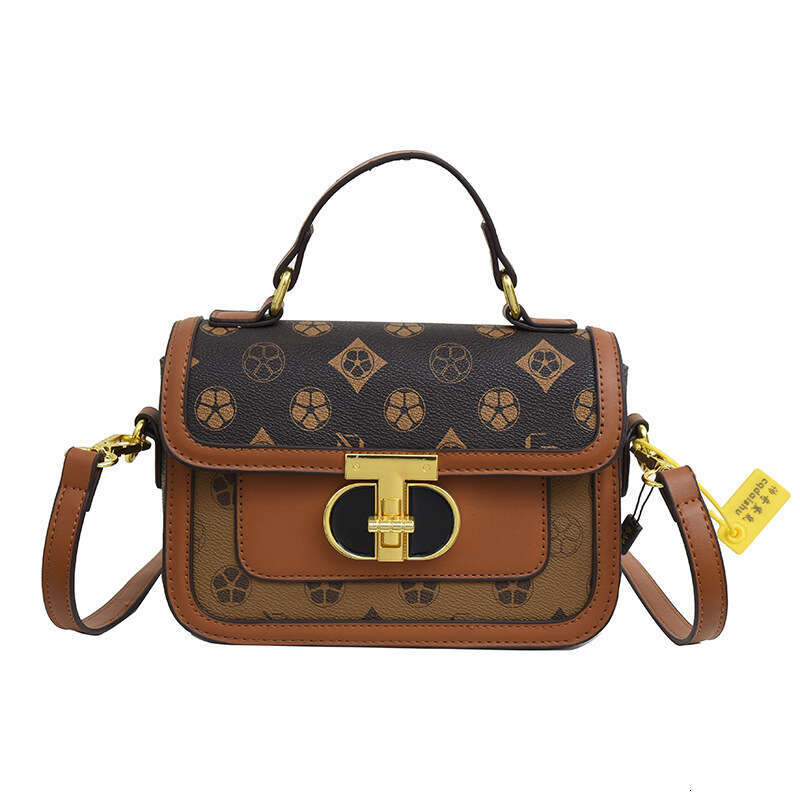 Temperament small square women's trendy high-end single shoulder bag, niche design sense, lock buckle crossbody bag