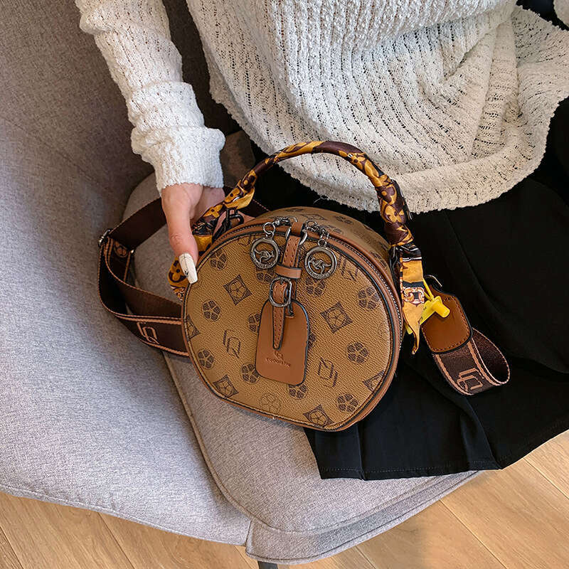 Round 2024 new high-end single shoulder French niche small crossbody biscuit bag for women