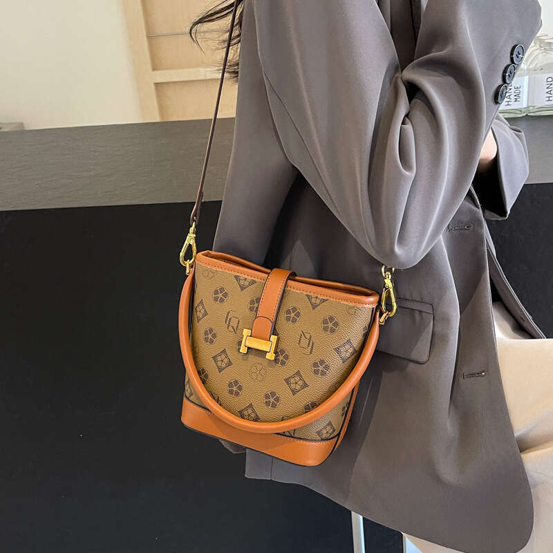 New printed bucket for women 2024, high-end fashion, internet celebrity crossbody bag, versatile temperament, shoulder bag