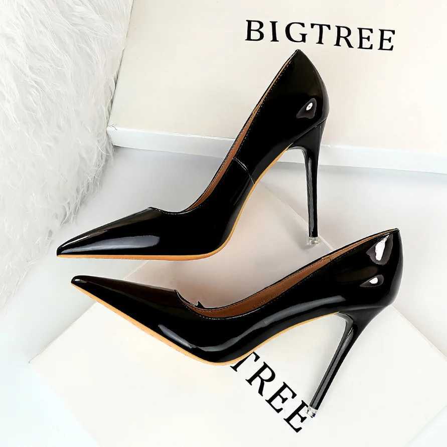 2024 Womens Fetish 10.5cm High Heels Wedding Pump Womens Pointed Toe Nude Brown Valentines Day High Heels Scarf Office Stripping Red Shoes Y241116