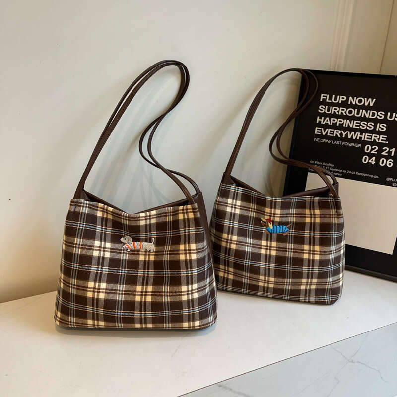 Korean style plaid shoulder cartoon dog embroidery cute tote commuting bucket bag