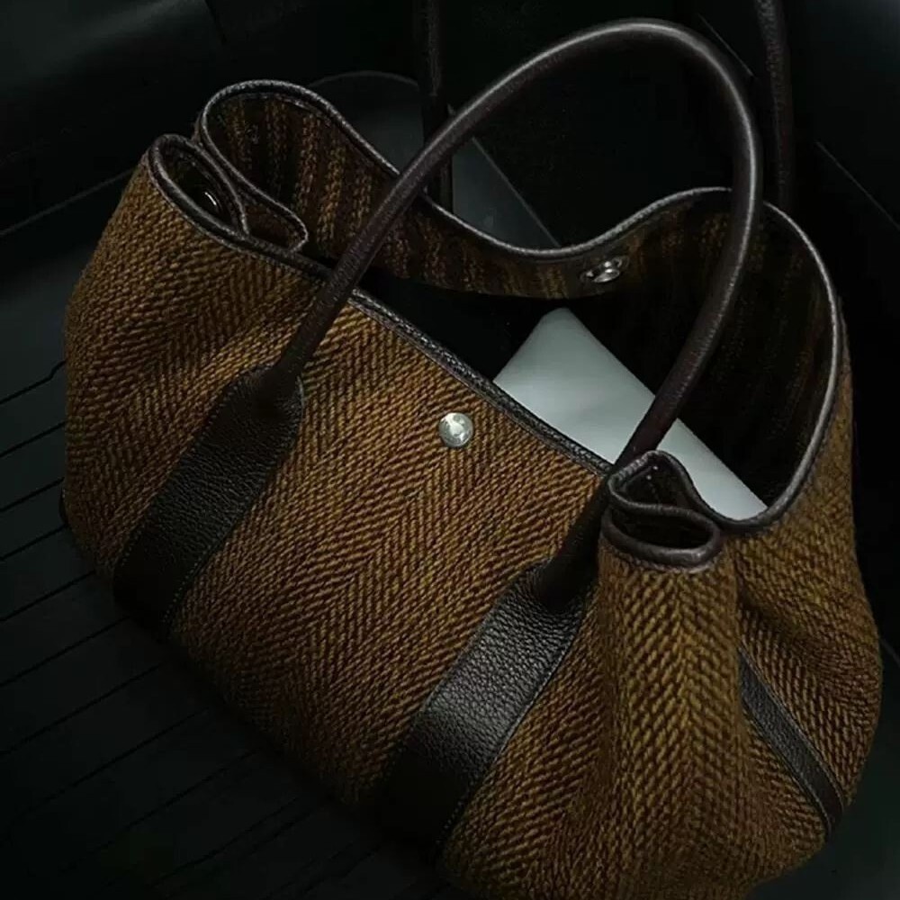 2025 designer niche autumn and winter new women fashion temperament woolen shoulder handbag large simple bag versatile backpack