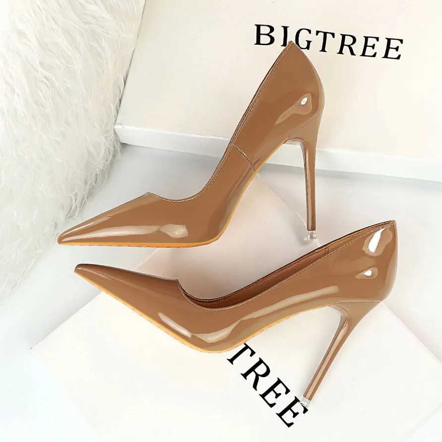 2024 Womens Fetish 10.5cm High Heels Wedding Pump Womens Pointed Toe Nude Brown Valentines Day High Heels Scarf Office Stripping Red Shoes Y241116
