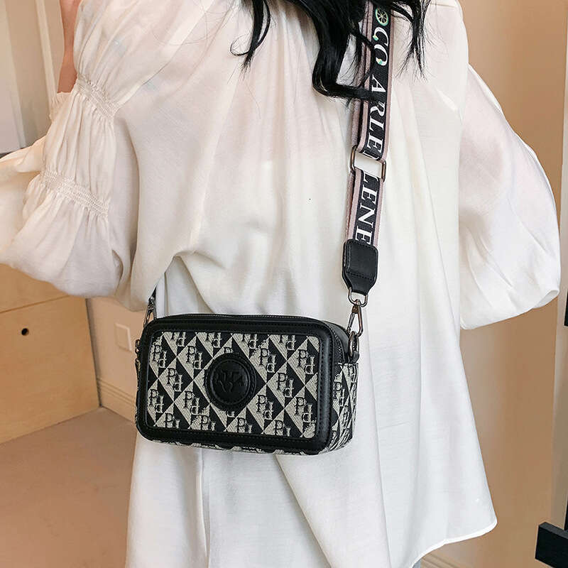 High end fashion letter small square trendy and versatile, casual shoulder crossbody bag, temperament box bag