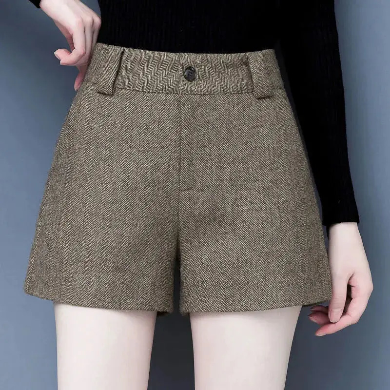 Womens Korean Fashion High Waist A-line Wide Leg Shorts Autumn and Winter Office Womens Retro Elegant Wool Thick Slim Shorts 241206