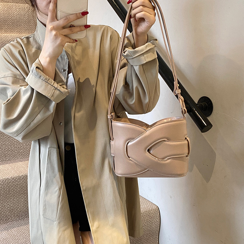 Advanced style fashionable 2025S designer new large capacity commuting shoulder geometric design women bag niche trend diagonal cross bag