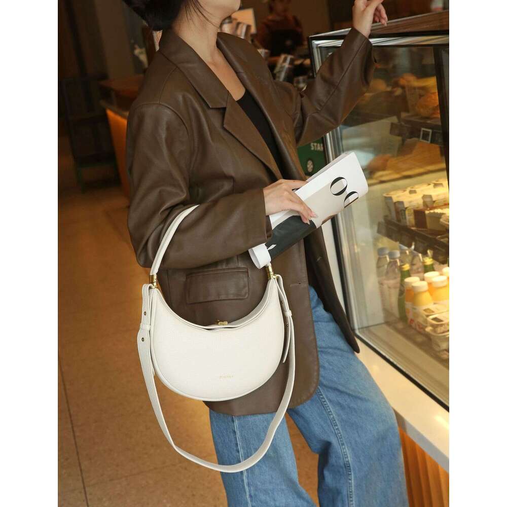 Advanced crescent armpit bag, pine moon series, versatile commuting handbag, designer's new autumn and winter women's bag