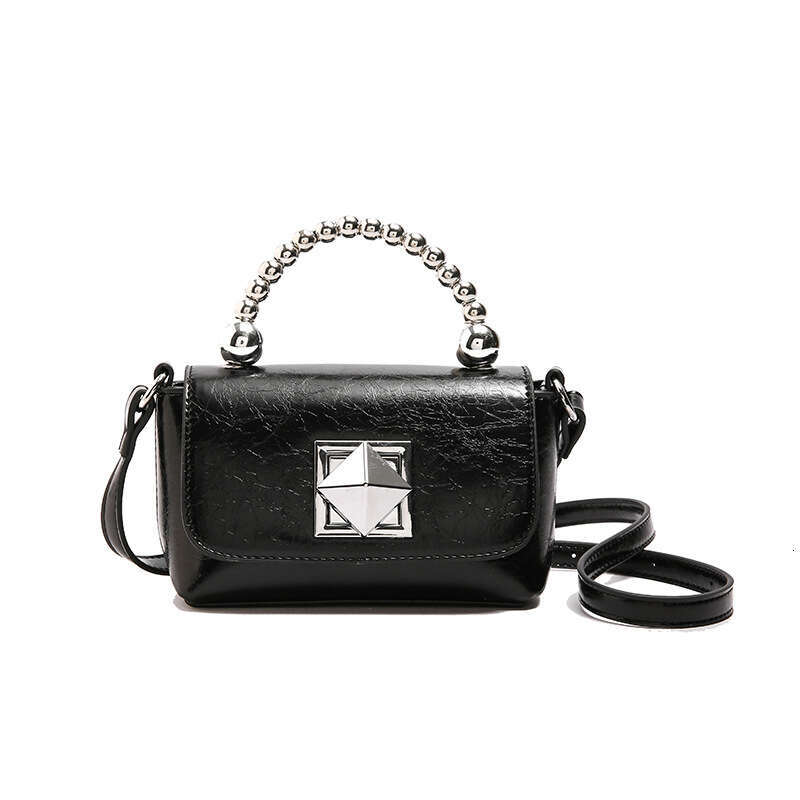 2024 New Handheld Small Square Fashion Design Chain Women's Temperament Versatile Single Shoulder Crossbody Bag