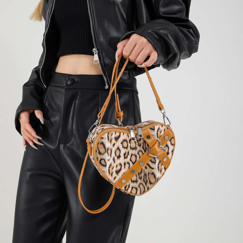 2024 new heart-shaped women's design sense leopard print shoulder niche western-style crossbody bag