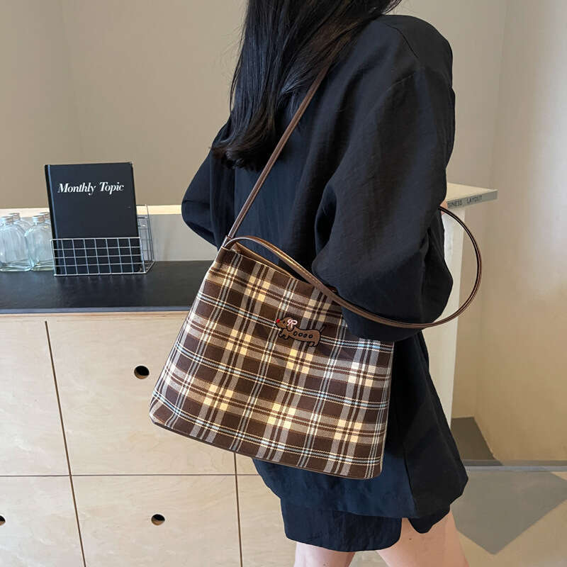 Korean style plaid shoulder cartoon dog embroidery cute tote commuting bucket bag