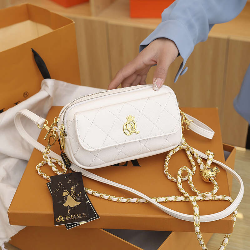 Fashionable fragrant style shoulder cross women's new temperament diamond grid camera simple casual small square bag