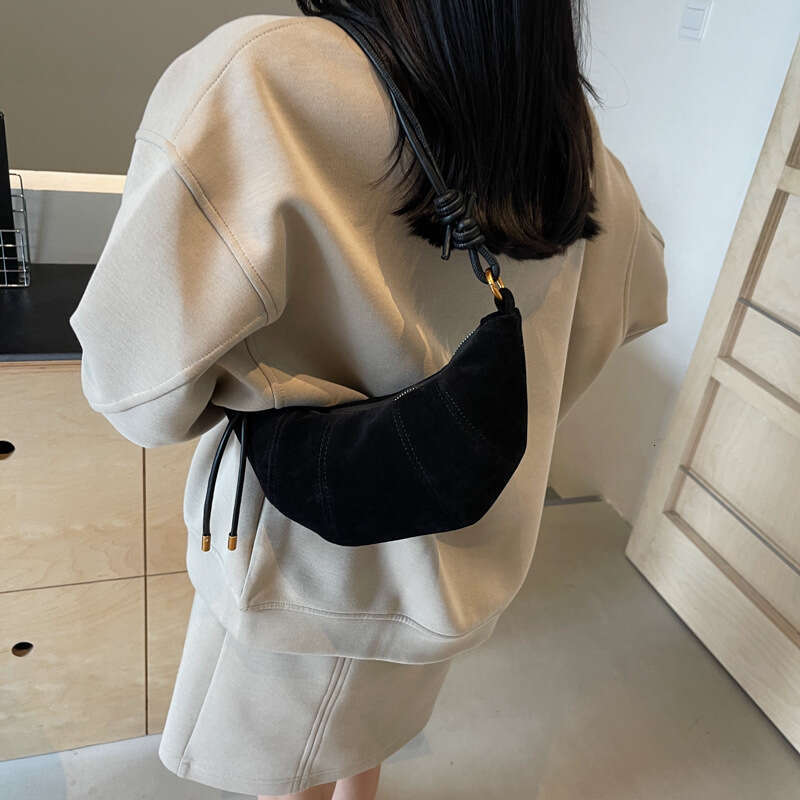 Matte for women 2024 new fashionable casual niche popular shoulder crossbody bag, horn bag