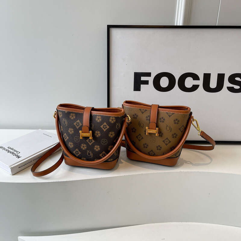 New printed bucket for women 2024, high-end fashion, internet celebrity crossbody bag, versatile temperament, shoulder bag