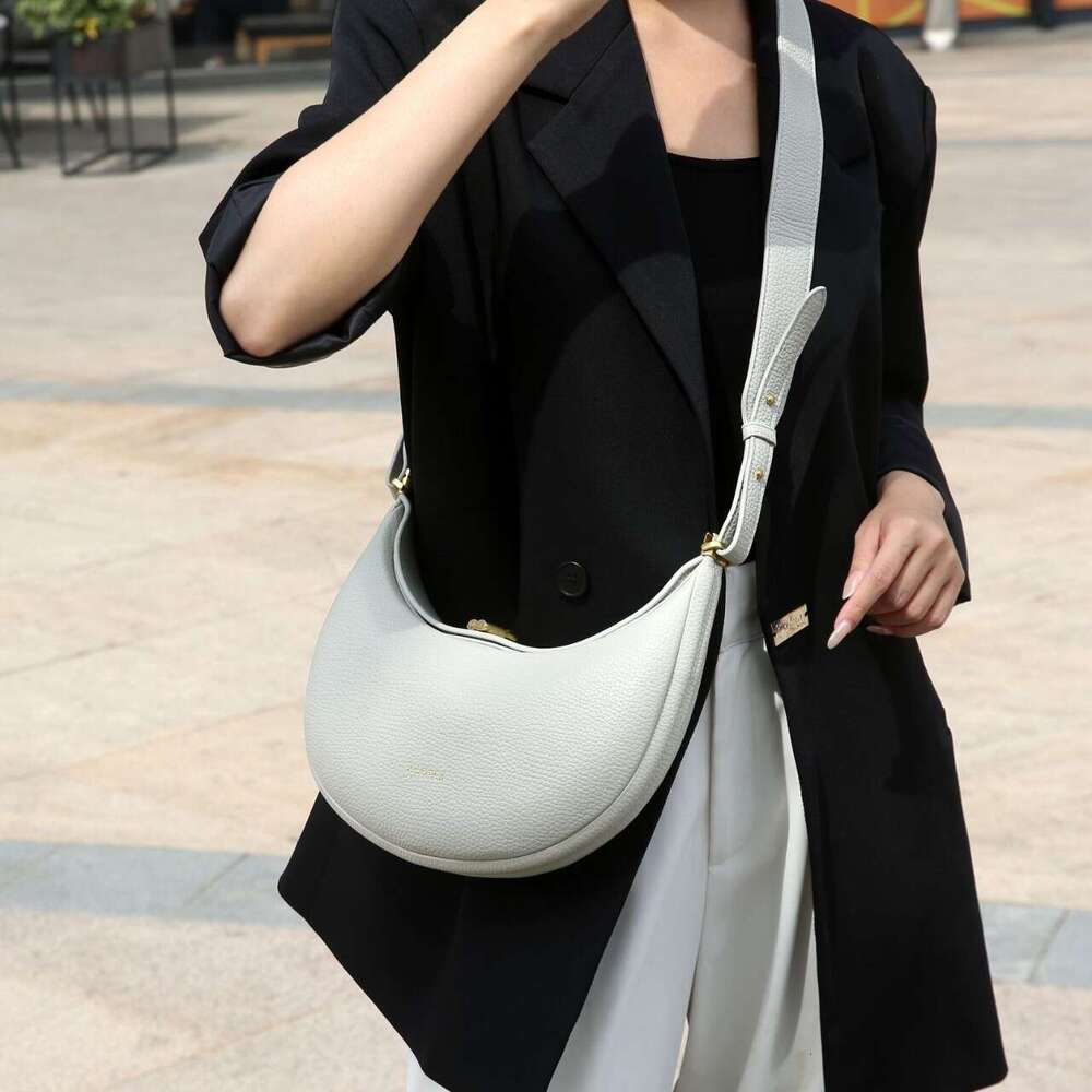 Advanced crescent armpit bag, pine moon series, versatile commuting handbag, designer's new autumn and winter women's bag