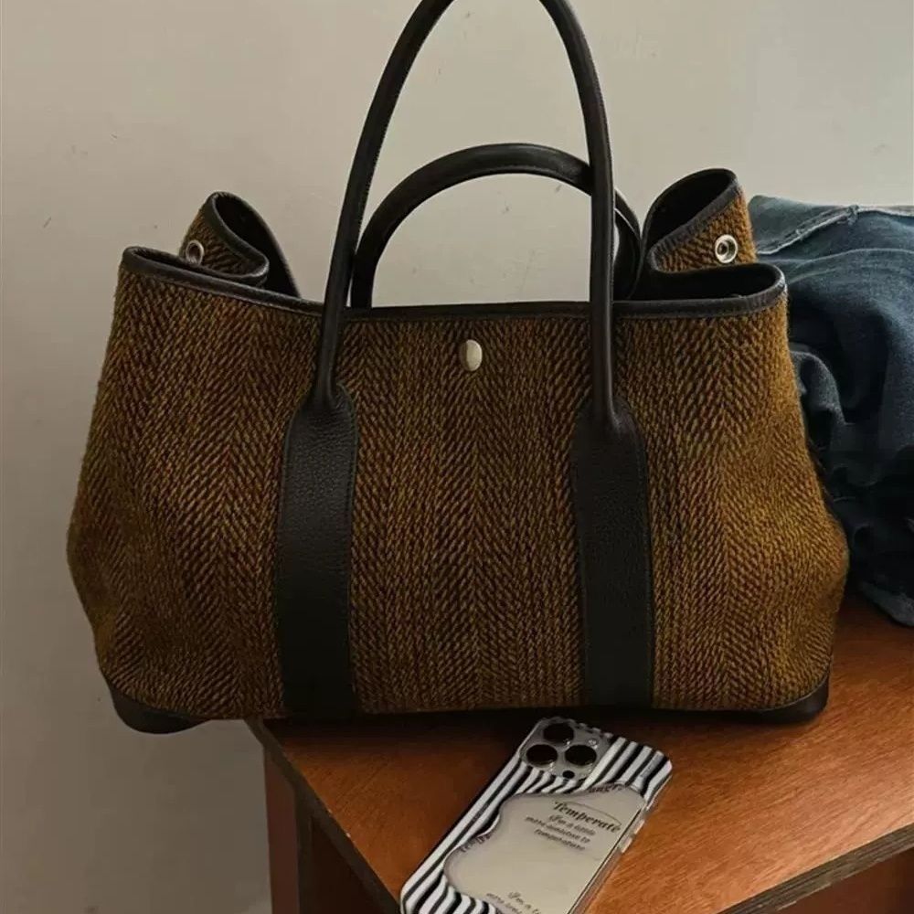 2025 designer niche autumn and winter new women fashion temperament woolen shoulder handbag large simple bag versatile backpack