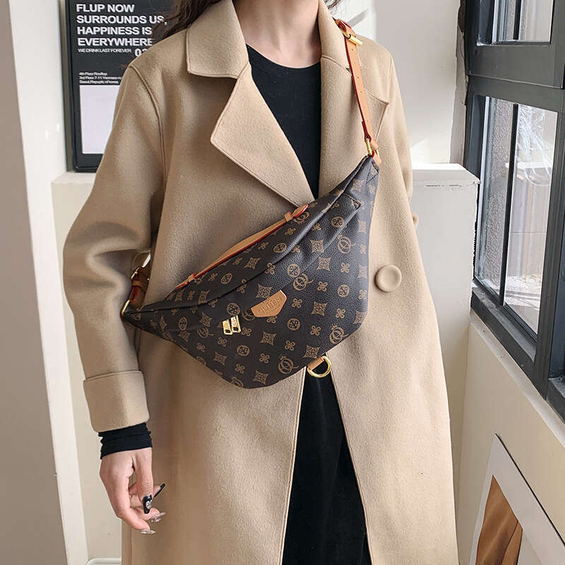 High end luxury women's handbag, trendy single shoulder crossbody large capacity fashionable chest bag, waist bag