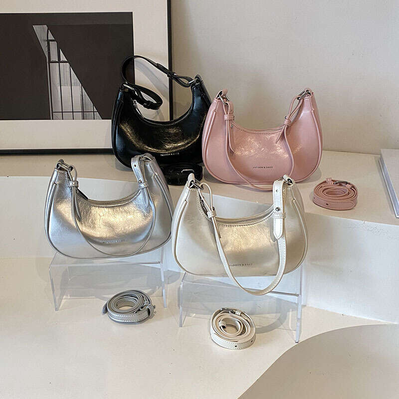 New high-end underarm for women, Korean version of small fresh shoulder crossbody bag, simple temperament, hand-held dumpling bag