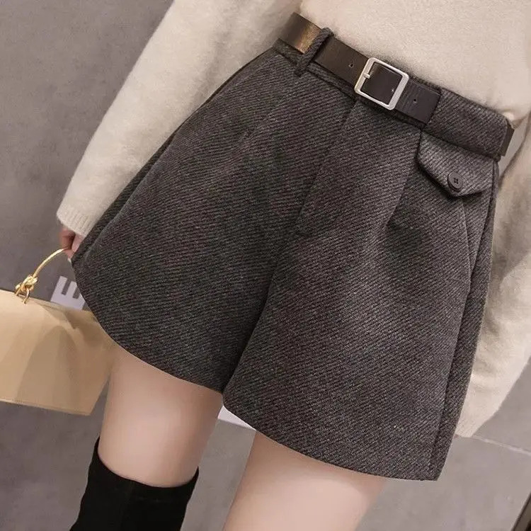 Womens autumn and winter wool shorts black gray high waisted casual shorts Korean fashion office womens wool wide leg shorts C7621 241206