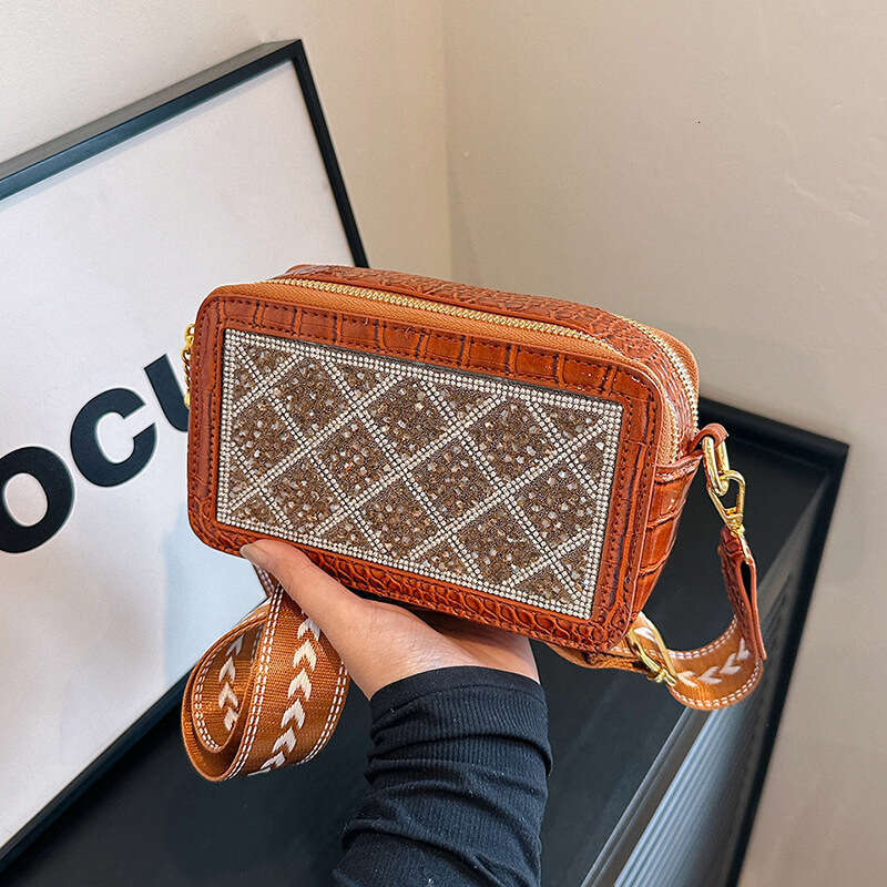 2024 Fashion New Flash Box Design Sense Diamond Grid Light Luxury Single Shoulder Crossbody Personalized Versatile Small Square Bag