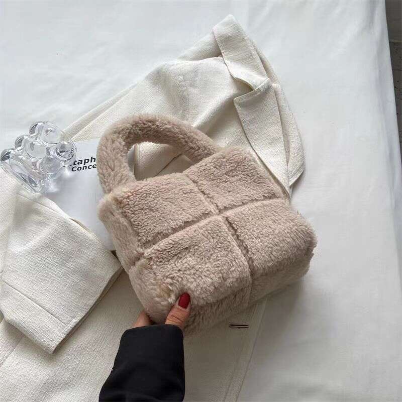 Best Seller This Year S Lamb Plush For Women New Autumn And Winter Cute Furry Handbag Popular Designer Bag Bag Free Shipping Designer Bag