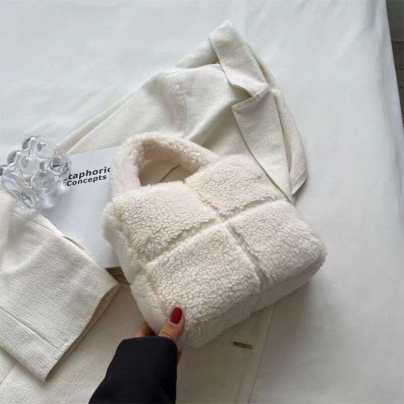 Best Seller This Year S Lamb Plush For Women New Autumn And Winter Cute Furry Handbag Popular Designer Bag Bag Free Shipping Designer Bag