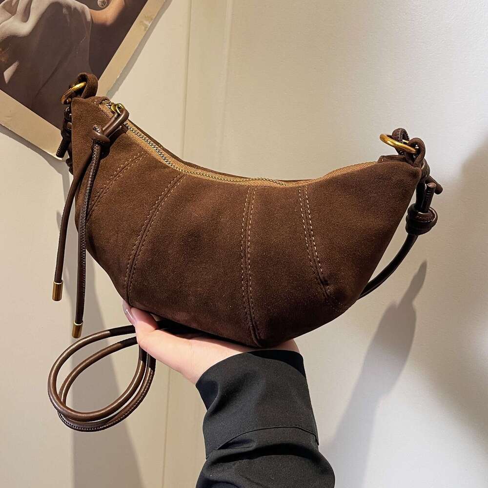 Matte for women 2024 new fashionable casual niche popular shoulder crossbody bag, horn bag