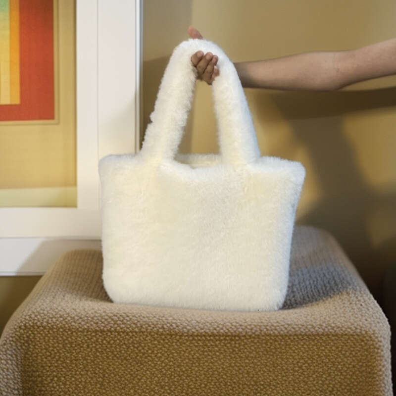 Tiktok The same large capacity bag for female autumn winter plush handheld with one shoulder slanting cross is simple and versatile