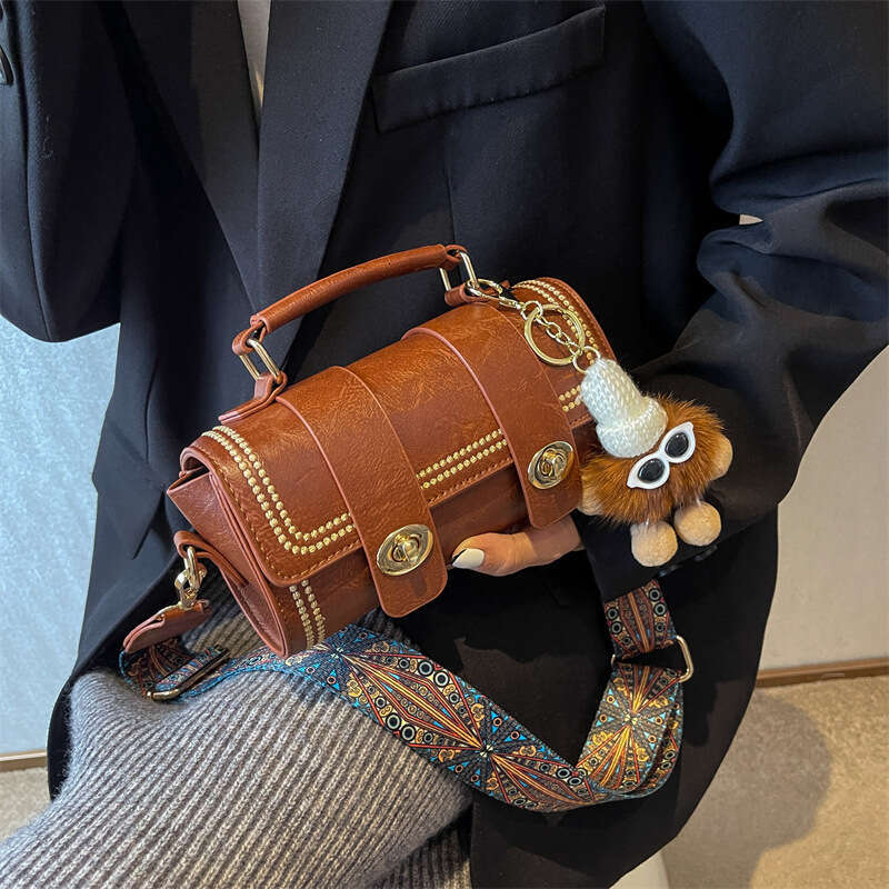 Small Pack Women's 2023 New Fashion Versatile Crossbody High Sense Portable Boston Cylinder Bag