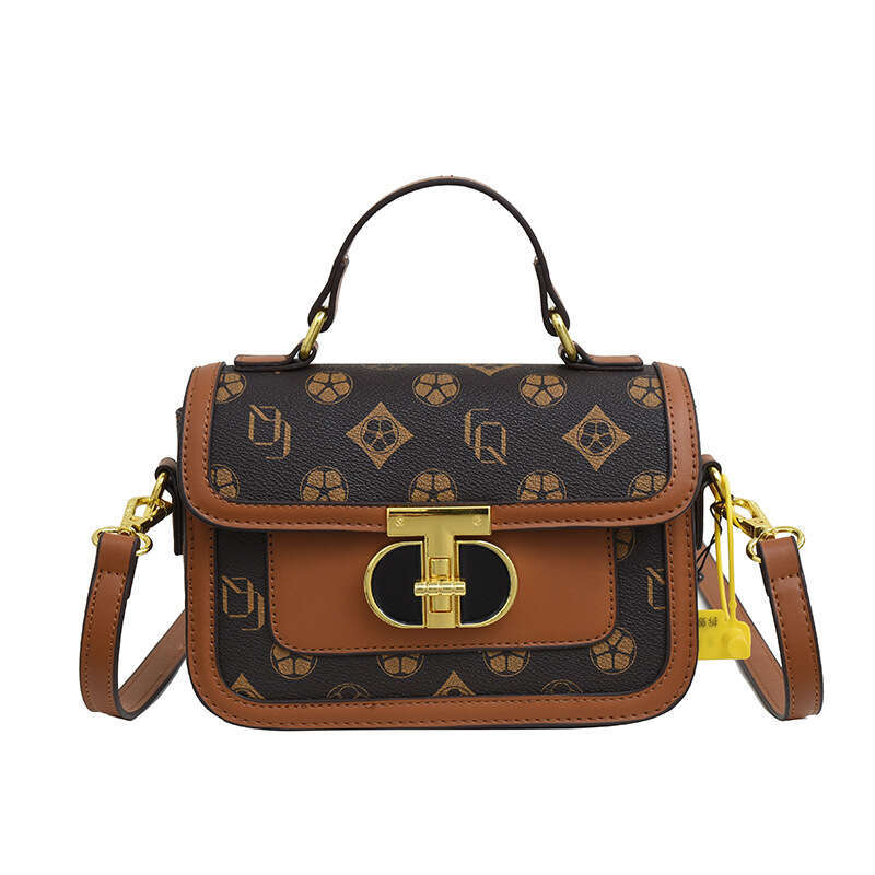 Temperament small square women's trendy high-end single shoulder bag, niche design sense, lock buckle crossbody bag