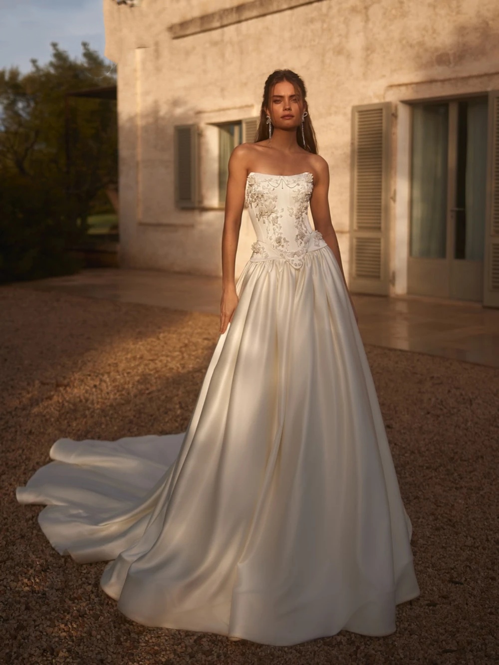 Elegant Wedding Dress For Women Strapless Sleeveless Gown Sequins Appliques Lace Up Sweep Train Dresses Custom Made Vestidos De Novia