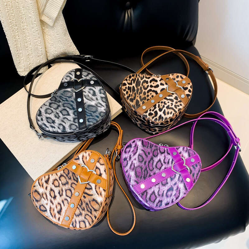 2024 new heart-shaped women's design sense leopard print shoulder niche western-style crossbody bag