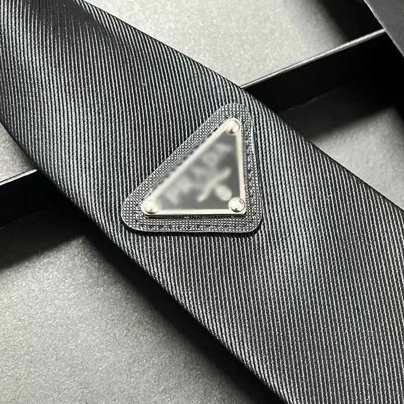 Neck Ties Mens and womens pure black polyester zipper ties are fashionable and convenient suitable for business men and womenH241209