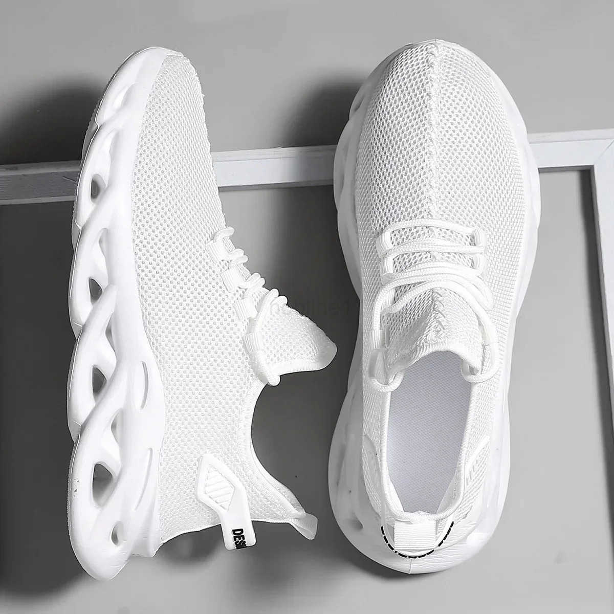 Mens Running Shoes 2024 Mens White Sneakers Shoes Mesh Breathable Outdoor Tennis Walking Gym Shoes for Men Plus Size 39-47 Z241209