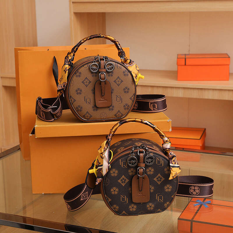 Round 2024 new high-end single shoulder French niche small crossbody biscuit bag for women