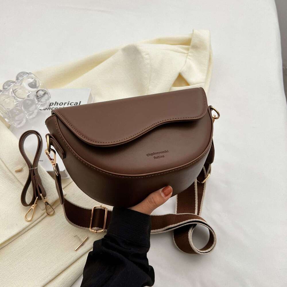 Women's 2024 new texture trend popular versatile crossbody fashionable small square shoulder saddle bag