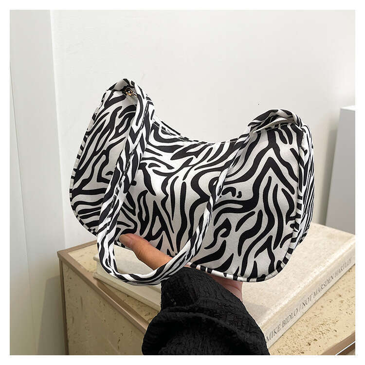 Small women 2024 new printed canvas fashion Korean version shoulder women's armpit bag