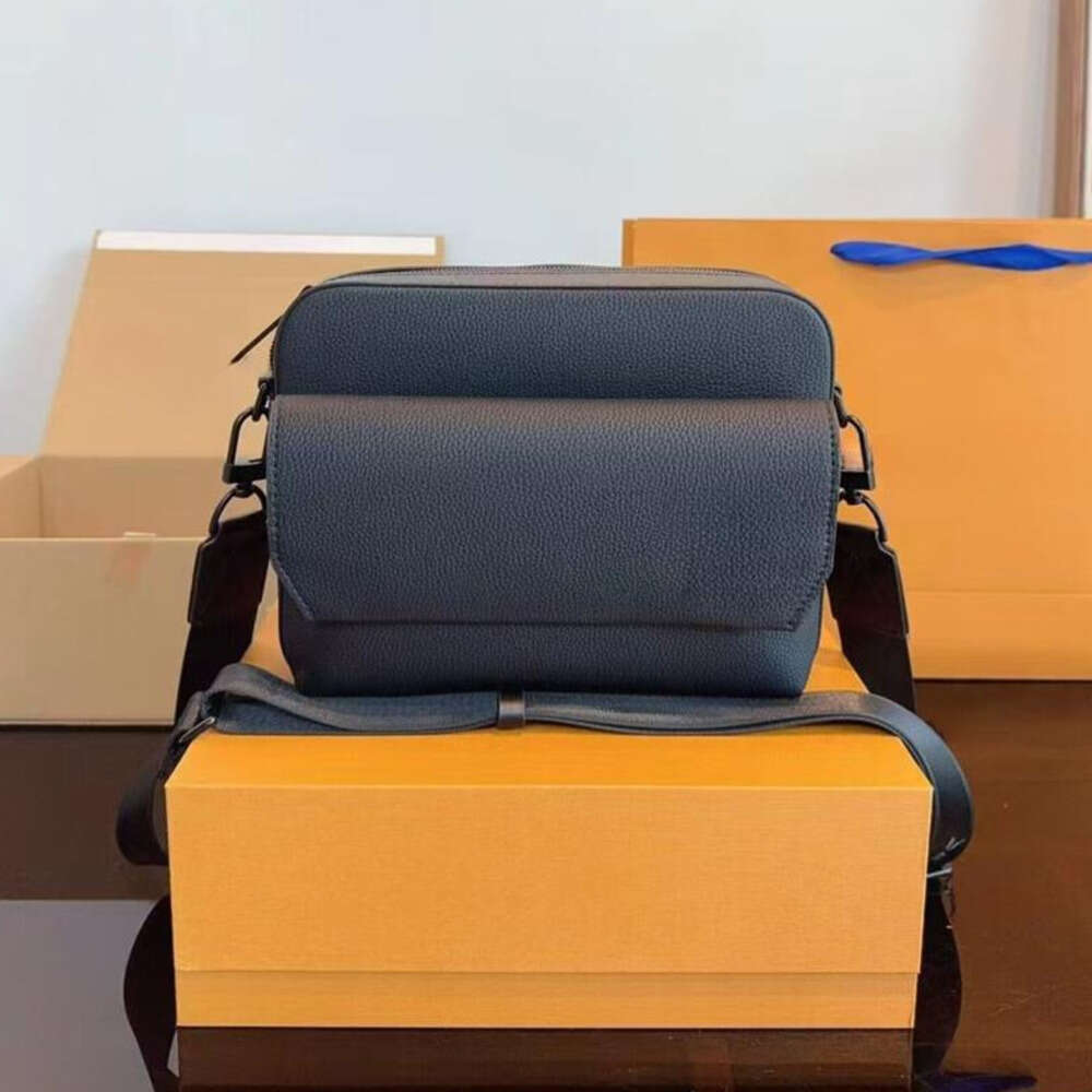 TOP Handbags Women Men Leather TRIO Messenger Bags Shoulder Make up Bag Designer Handbag Tote Man's bag AAA