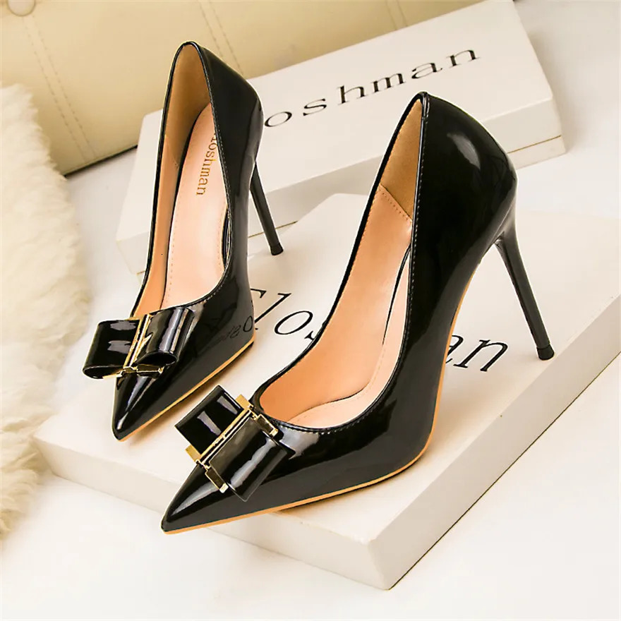 Korean Metal Bowknot Pointed Toe Women Pumps Fashion Patent Leather High Heels Shoes Black Red Shallow Wedding Shoes Party 241209