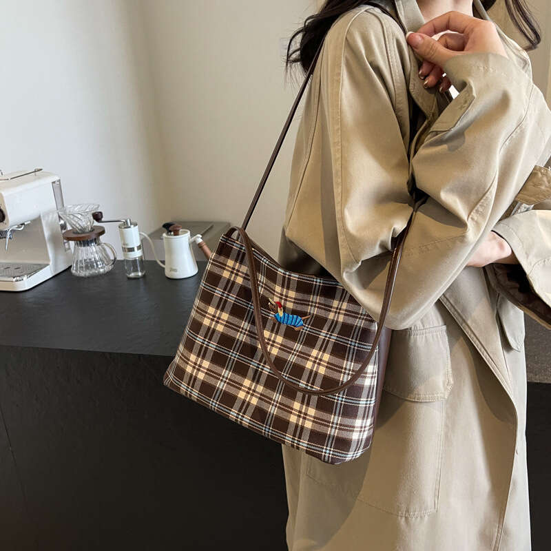 Korean style plaid shoulder cartoon dog embroidery cute tote commuting bucket bag