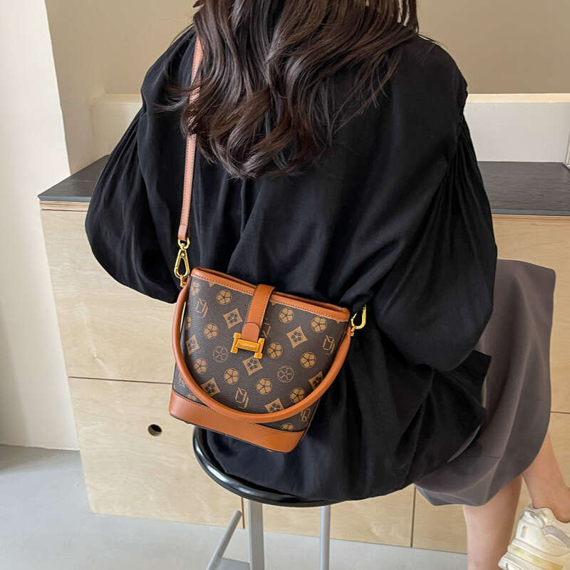 New printed bucket for women 2024, high-end fashion, internet celebrity crossbody bag, versatile temperament, shoulder bag