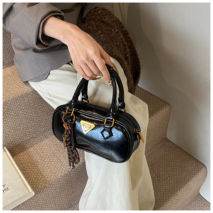 High end Boston handbag 2025s designer autumn and winter new versatile fashionable women shoulder bag crossbody bag