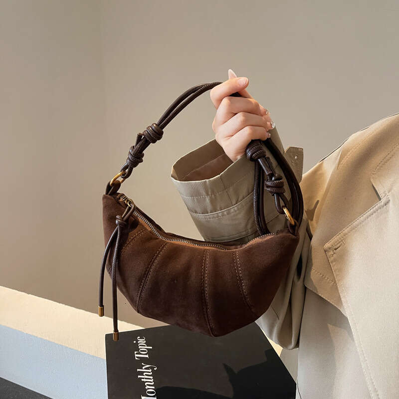 Matte for women 2024 new fashionable casual niche popular shoulder crossbody bag, horn bag