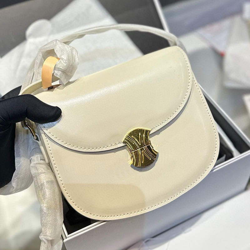 Besaces Mini Clea Shiny Cowhide Leather Saddle Bag Brand Triomphes Lock Flap Designer Women Shouder Bags Lady Adjustable Strap Evening Clutch Pouch 621