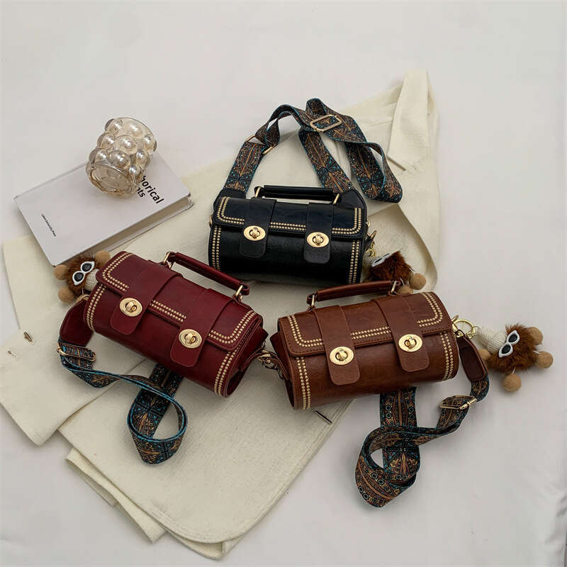 Small Pack Women's 2023 New Fashion Versatile Crossbody High Sense Portable Boston Cylinder Bag