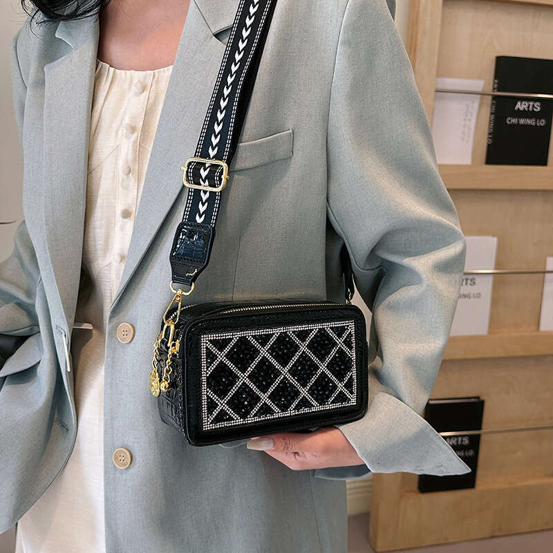 2024 Fashion New Flash Box Design Sense Diamond Grid Light Luxury Single Shoulder Crossbody Personalized Versatile Small Square Bag