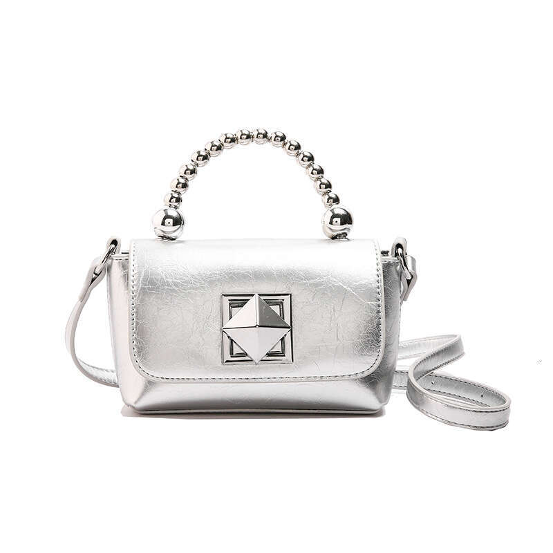 2024 New Handheld Small Square Fashion Design Chain Women's Temperament Versatile Single Shoulder Crossbody Bag